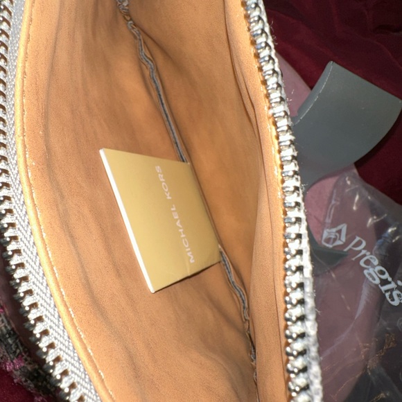 Michael Kors bag/clutch/belt bag Belt is missing - Picture 5 of 12